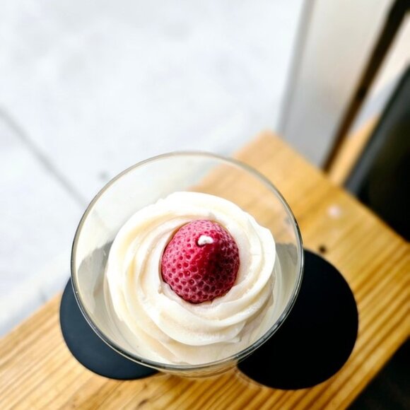 Strawberry Cheesecake Scented Soy Wax Candle - Picture 2 of 2